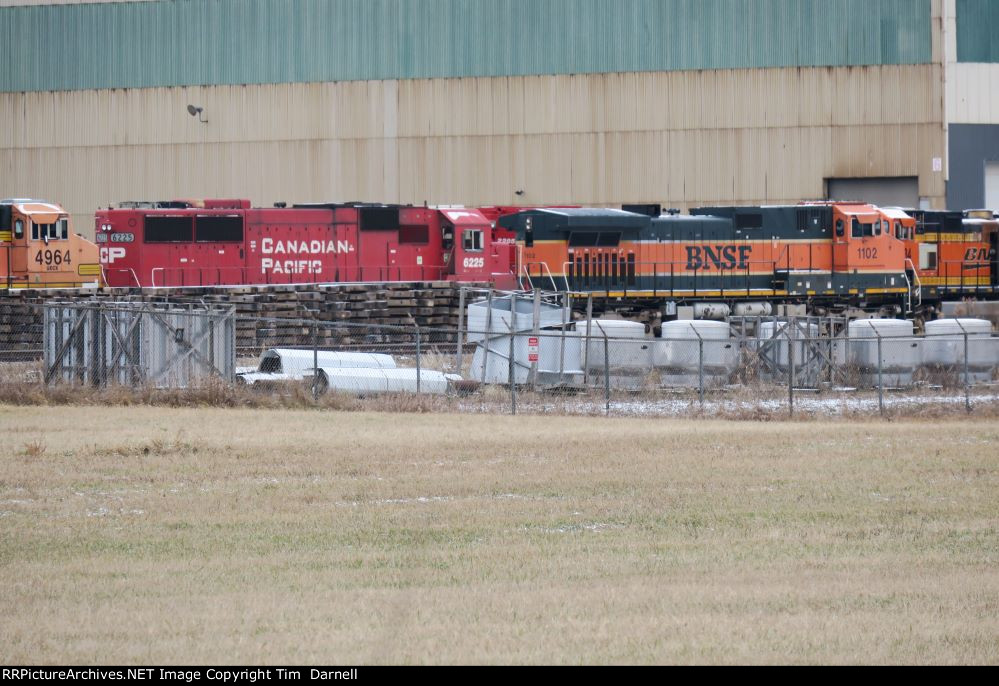 CP 6225, BNSF 4964, 1102